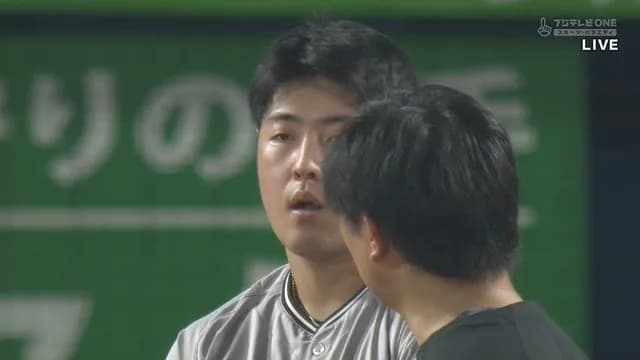 ヤクルト・奥川、危険球退場　岡本へ頭部死球