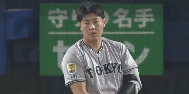 ヤクルト奥川が６年目で初の危険球退場　岡本和真は怒りあらわ、帽子取って謝罪