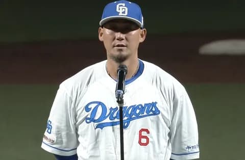 中日・中田翔 引退セレモニー　巨人・坂本、楽天・則本らからスタンド式の胡蝶蘭が150個届く