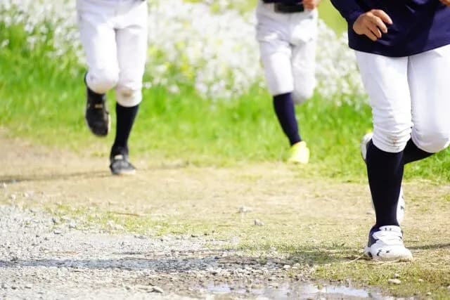野球部って試合中ほとんど走らないのになんであんなに走り込みしとるん？