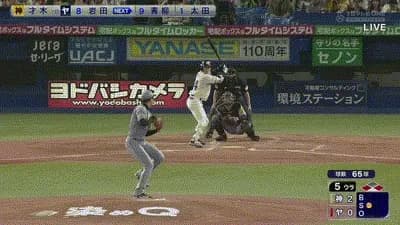 【ヤクルト対阪神24回戦】阪神・糸原、本塁へ悪送球…