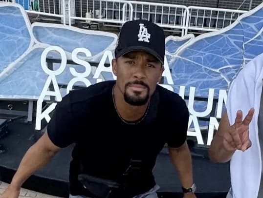 デュプランティエ、試合には出ないのにウキウキ梅田観光か