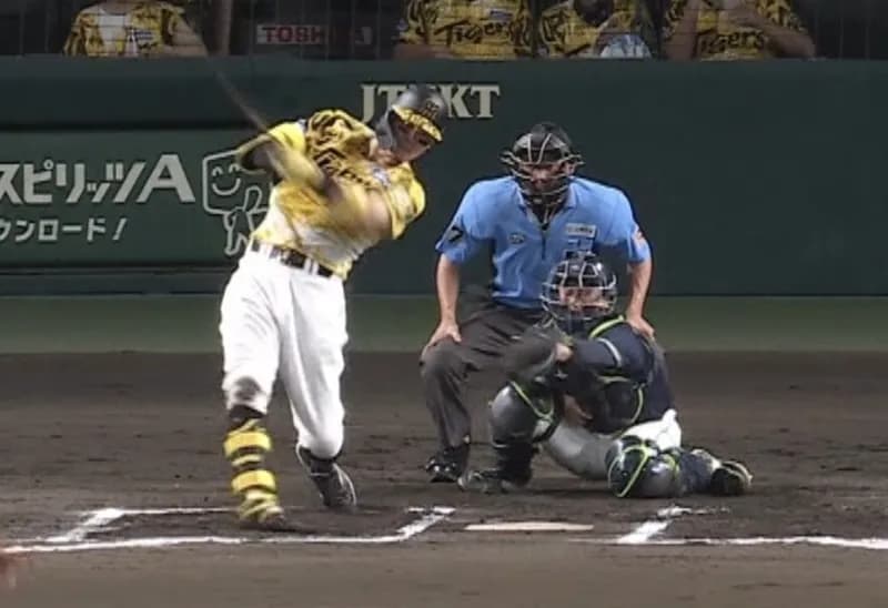 佐藤輝明、残り4試合で40本塁打100打点達成なるか！！！