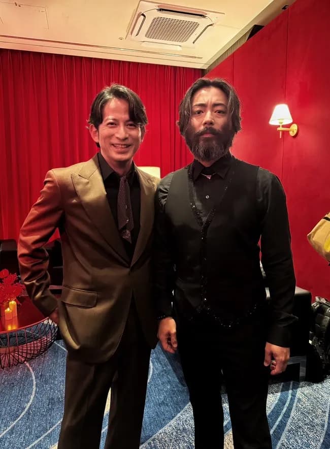 【画像】山田孝之さん、限界突破しコラみたいになる