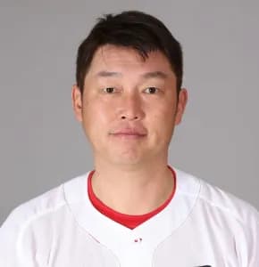 【悲報】広島・新井監督、来季も指揮松田オーナー「辛いかもしれんが頑張ってほしい・・・・」