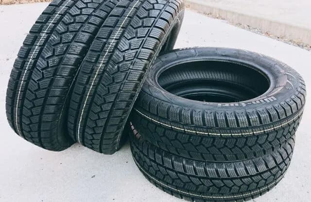 ワイ「そろそろスタッドレスでも見とくか…」タイヤ屋「14万3000円です」