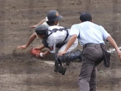 「それじゃ誤審も起きる…」NPBリプレー検証の驚きの実態　地元放送局が流しているVTRを家庭用テレビで見るだけ