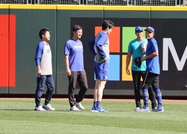 佐々木朗希がイチローにあいさつ。ロッテ時代の先輩・福田秀平（現マリナーズコーチ）が仲介