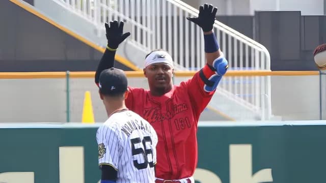 カープロベルト、2軍戦で特大ホームラン含む4安打！来季の1軍デビューに向けアピール！