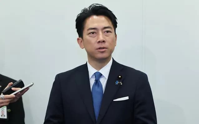 記者「ペーパーレスを謳うあなたが大量の紙を持ってる」小泉進次郎「その違和感がいいじゃないですか」