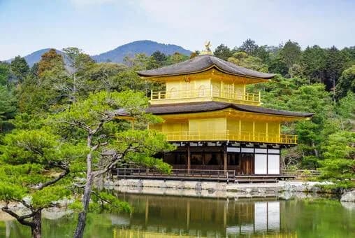 【朗報】京都「寺いっぱいあります料理うまいです舞妓さんや女の人きれいです自然いっぱいあります」