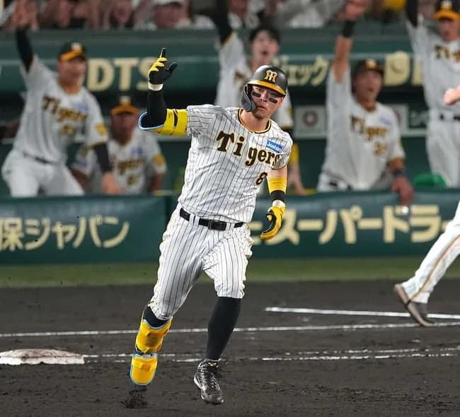 【悲報】佐藤輝明さん、あと1本でシーズン40本達成なのに残り1試合となってしまう…