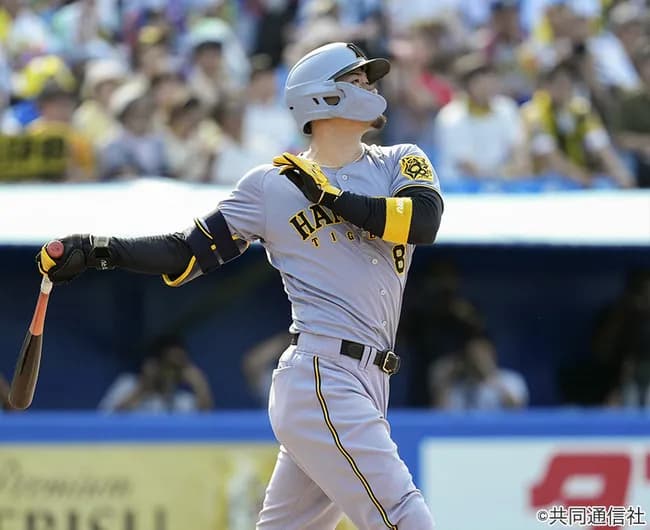 佐藤輝明さん、39本塁打99打点で残りあと一試合…