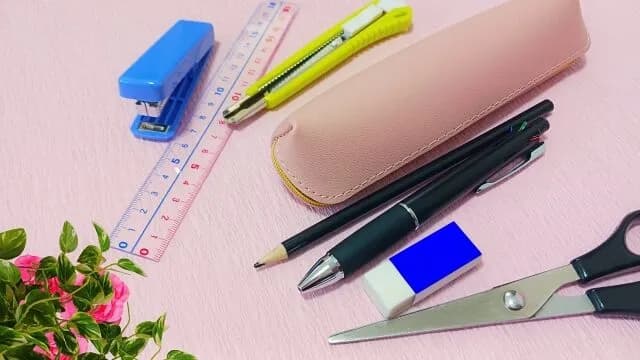 三大買ったは良いが使い切ったことないもの「消しゴム」「ボールペン」あと一つは？