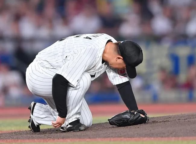 ロッテ・美馬　引退試合で右肘腱断裂の大けが　手術で完治目指す方針「３球目で肘の感覚がなくなりました」最後は１２３キロ