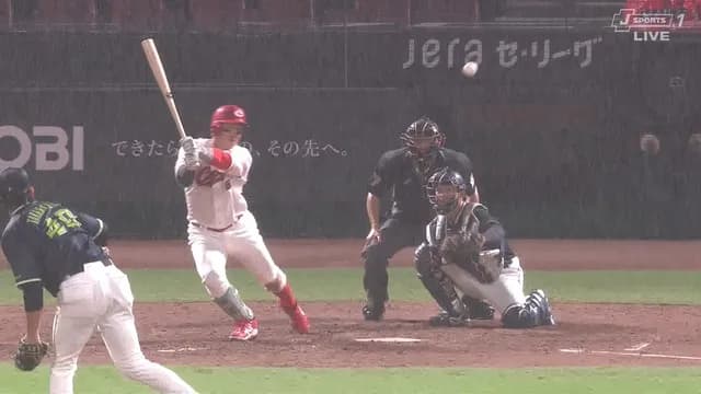 小園海斗、2打数2安打！！ 最高出塁率争いが丸く収まるｗ