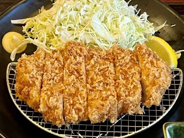 トンカツにカラシもつけるやつwwwww