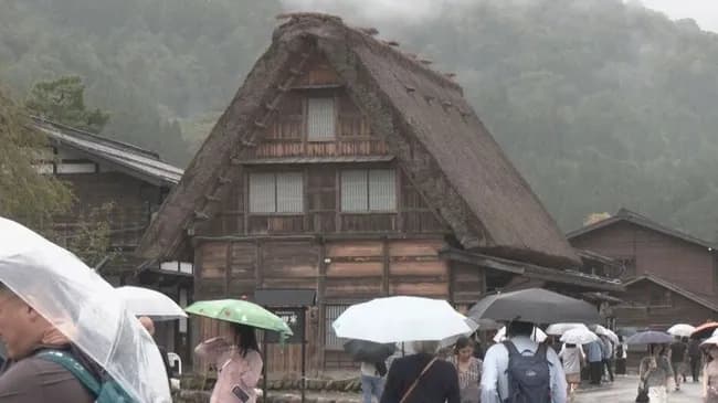 世界遺産・白川郷でスペイン人観光客がクマに引っかかれる 40代男性けが 歩行中に背後から襲われる