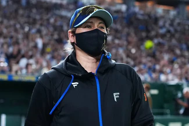 日本ハム、新庄監督の来季続投を正式発表　2年連続の2位へ導く…　5年目のシーズンへ