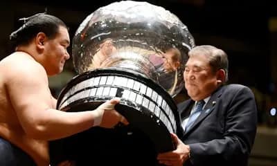 【悲報】高市がもし「大相撲の内閣総理大臣杯、自分で授与したい」とか言い出したらどうすんの？