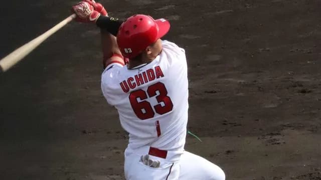 カープ内田、外野へ本格挑戦。高2軍監督「渡邉も(外野に)チャレンジさせたい」