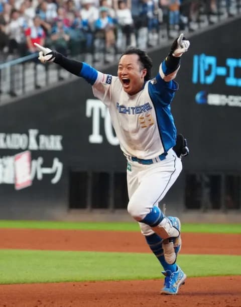 【日本ハム】奈良間大己「我が子を抱いた時の感動は一生忘れません」夫人が第1子となる長女を出産