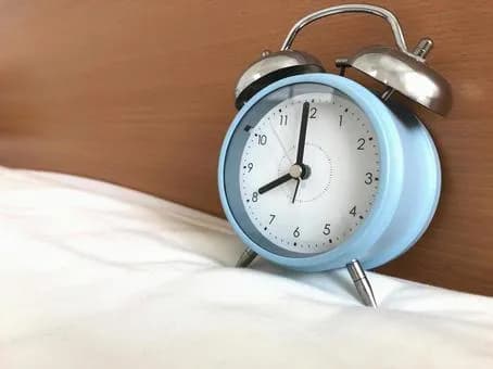 【悲報】社会人て朝8時に起きるのキツくね？ｗｗｗｗｗｗｗｗｗｗｗｗｗｗｗｗ