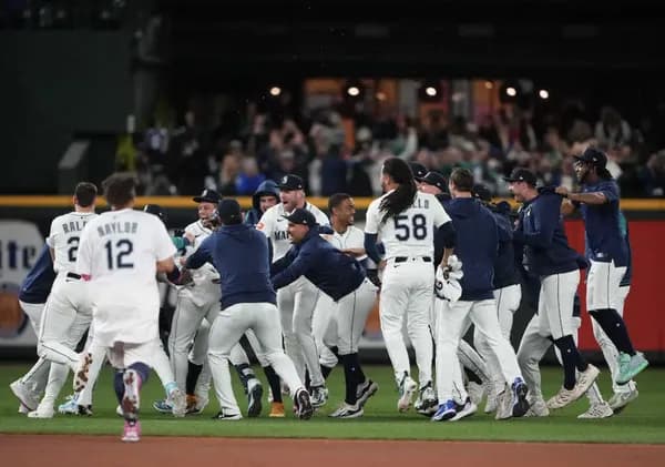 マリナーズが延長15回、5時間近い死闘制しリーグ優勝決定S進出！イチローら擁した01年以来24年ぶり