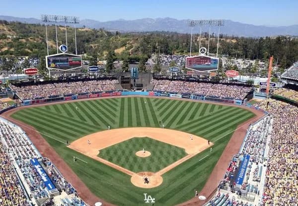 MLB、ピッチクロック導入によりファンが増え若返りに成功する