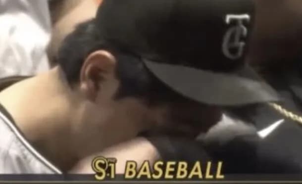 巨人・岡本、涙・・・・・・