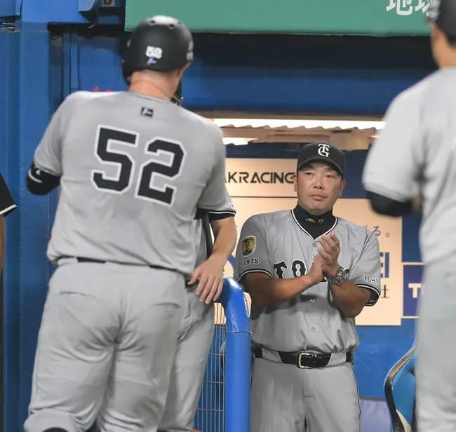 【悲報】高橋由伸「リチャードへの指導は?」巨人阿部監督「クネクネしてるから打てないと教えた」