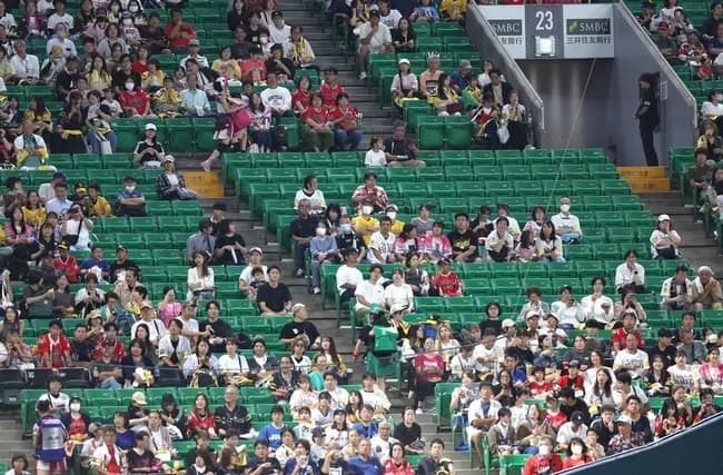 【悲報】野球、CSなのにチケットが売れ残って空席だらけ…… 球団「チケットが残ったのは想定外」