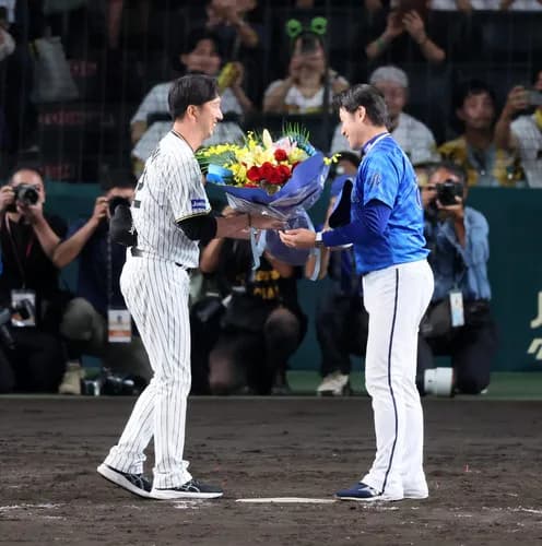 藤川球児監督、インタビュー中に「ちょっといいですか」