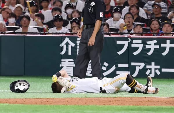 中村晃が審判と激突し負傷交代　担架で退場→救急車で搬送