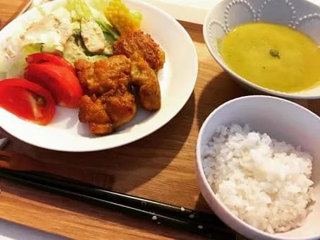 【悲報】子供舌おじさんがキモすぎると話題に！揚げ物、ラーメン、カレー、丼物等を好む傾向
