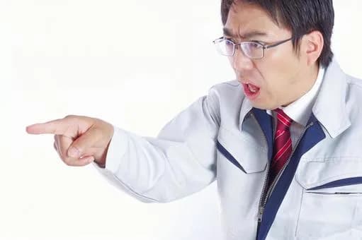 【唖然】女(30)「優先席、もーらい❤！」男(60)「どけ」