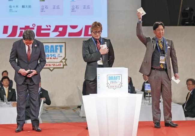 【画像】新庄さん、外れくじを胸に当てて気絶する