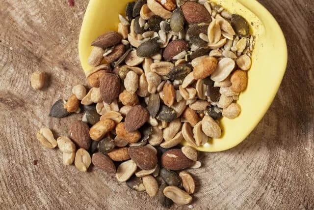 ミックスナッツ「おまえナッツじゃなくね?」