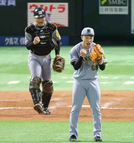 阪神・石井　吠えた！八回２死二塁から回またぎセーブ　「みなさんと同じ気持ちでしたね」緊張隠さずも激戦締めた