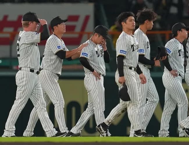 阪神・石井大智が悔し涙　畠世周やデュプランティエらチームメートが気遣い　今季53試合でわずか1失点