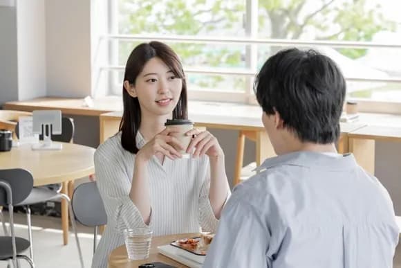 【悲報】女子大生「外食でスマホ見ながら食べてる男は一発アウト。育ちが悪い証拠」ｗｗｗｗｗ