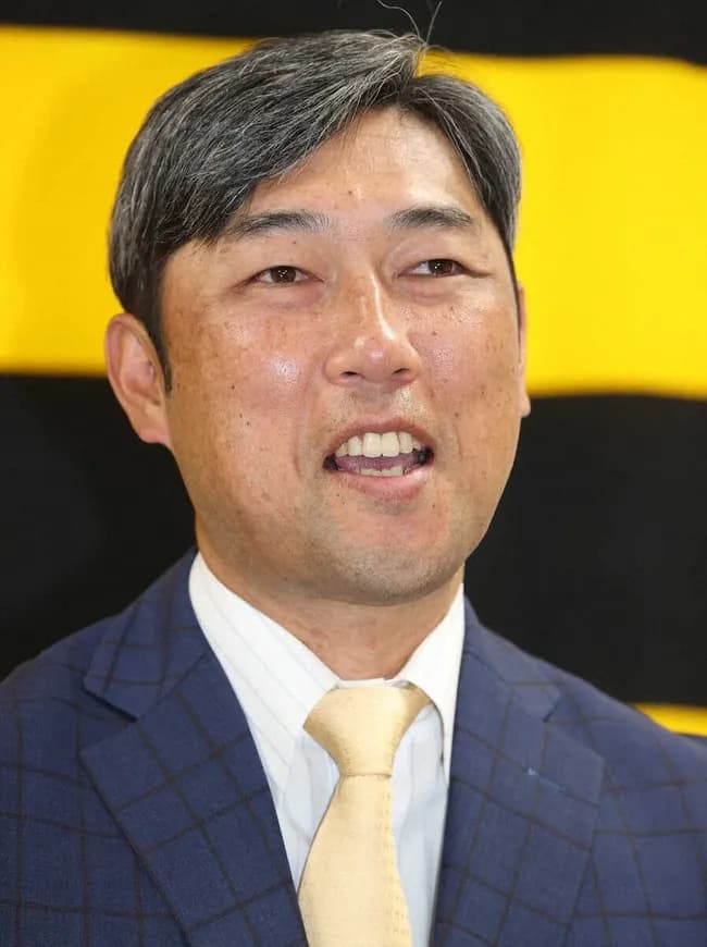 阪神　金村暁投手コーチが今季限りで退団へ　野村克則バッテリーコーチは配置転換