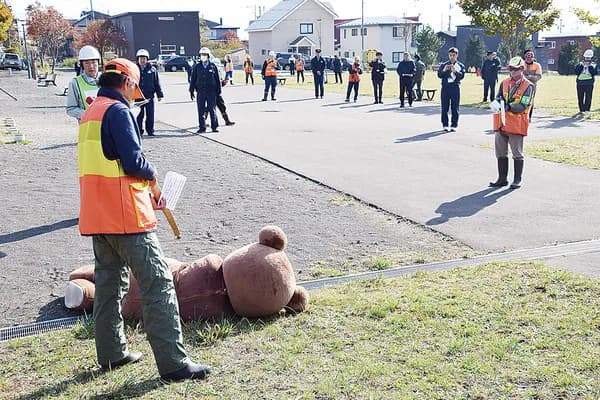 室蘭市・室蘭警察「ヒグマが出没したとしての緊急想定訓練を行った」