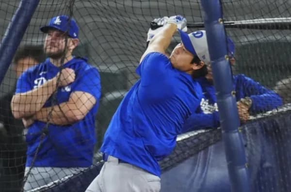 大谷翔平、屋外フリー打撃で150m弾