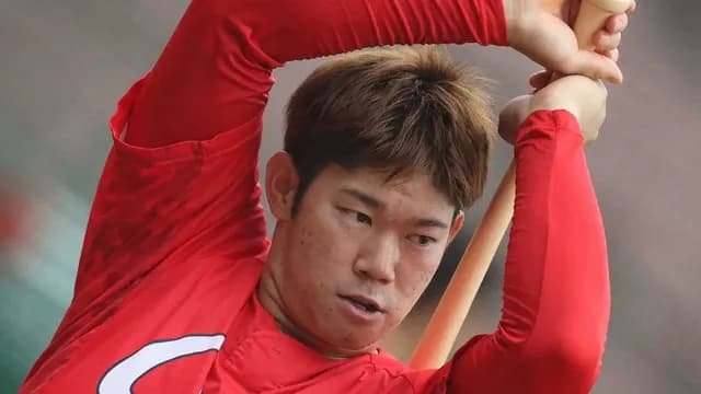 カープ坂倉「チームの力になれるのなら(どこでも)やりたい」捕手基本線も三塁＆一塁も練習