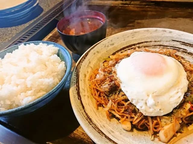 白米と最も相性のよい麺料理は焼きそば