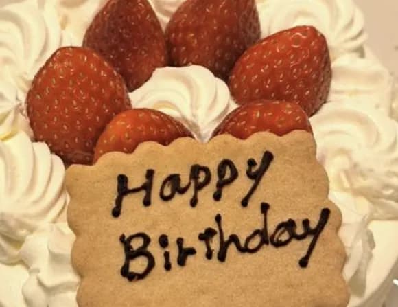 【悲報】ANAファーストクラスに乗った男性、39歳の誕生日なのにサプライズが無くて号泣ブチギレｗｗｗｗｗｗ