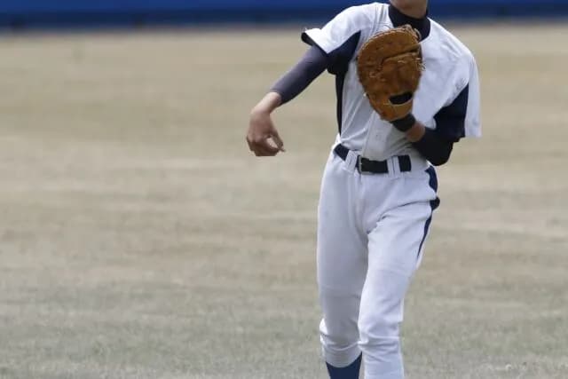 「草野球ではファーストにうまいやつ置くべき」ってたまに聞くけどさ