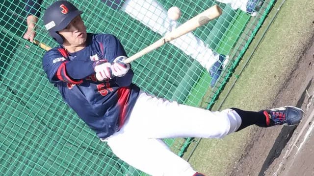 【侍J】カープ小園が巨人岡本＆阪神森下らに質問攻め！井端監督も高評価「国際試合で初見のコンタクト率が高い」