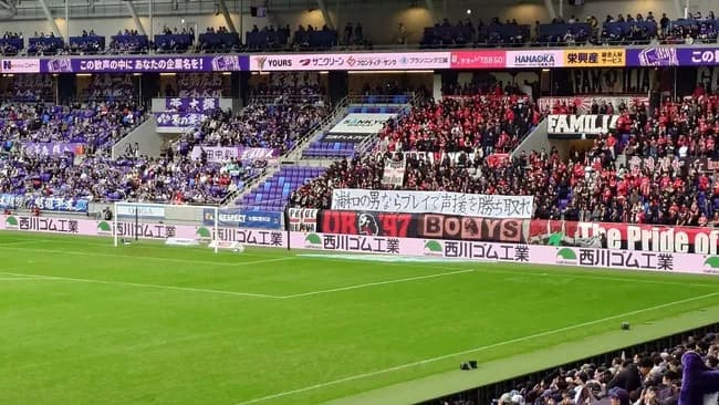 【謎】浦和サポ、はるばる広島くんだりまで遠征して応援ボイコット